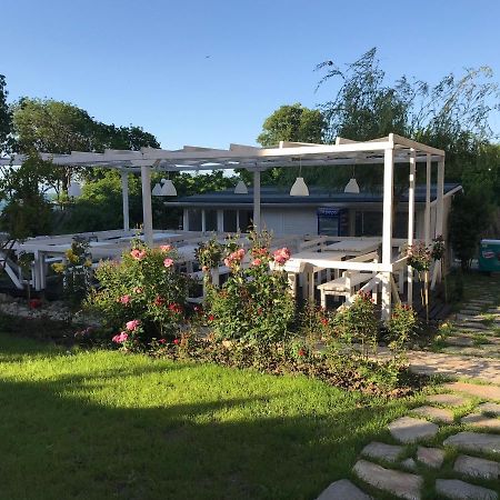 Family Hotel Akra Tsjernomorets Eksteriør bilde